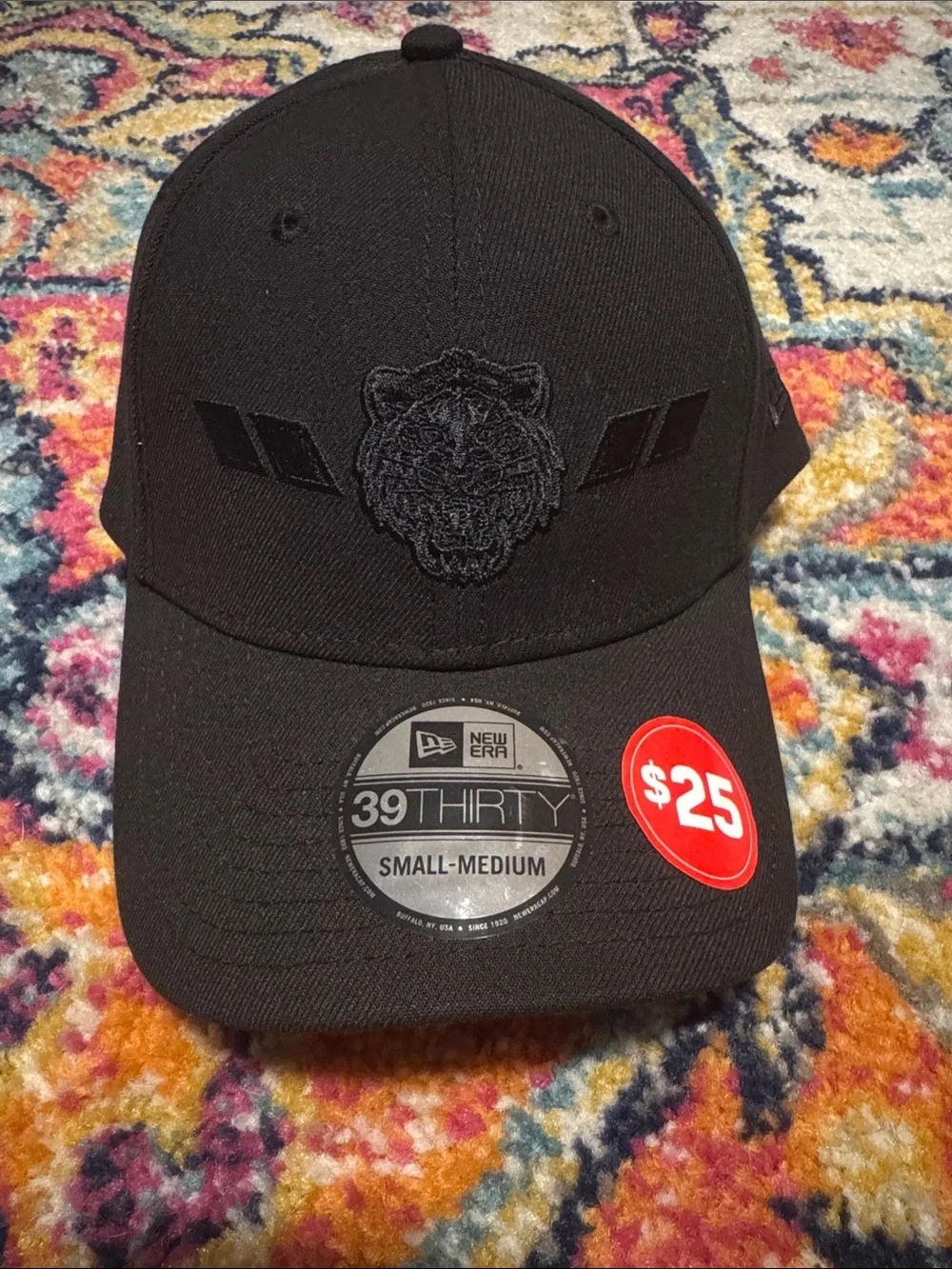 New Era Black Tiger Embroidered 39THIRTY Cap